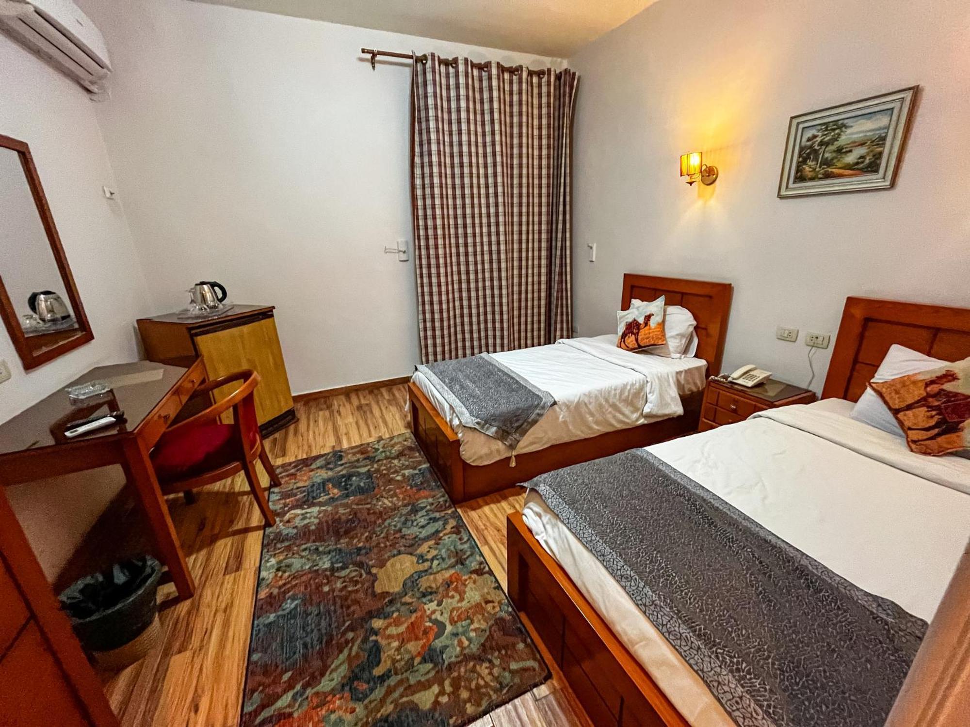 Hyde Park House Hotel Alexandria Room photo